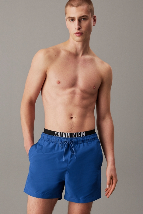 Calvin Klein blauwe heren korte broek | Model vooraanzicht