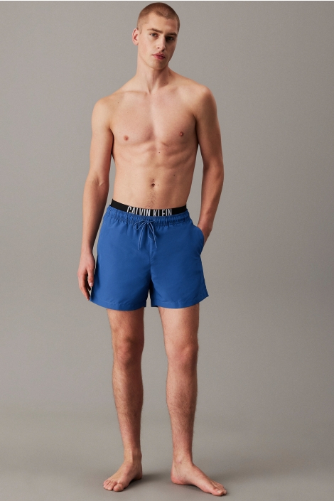 Calvin Klein blauwe heren korte broek | Model vooraanzicht