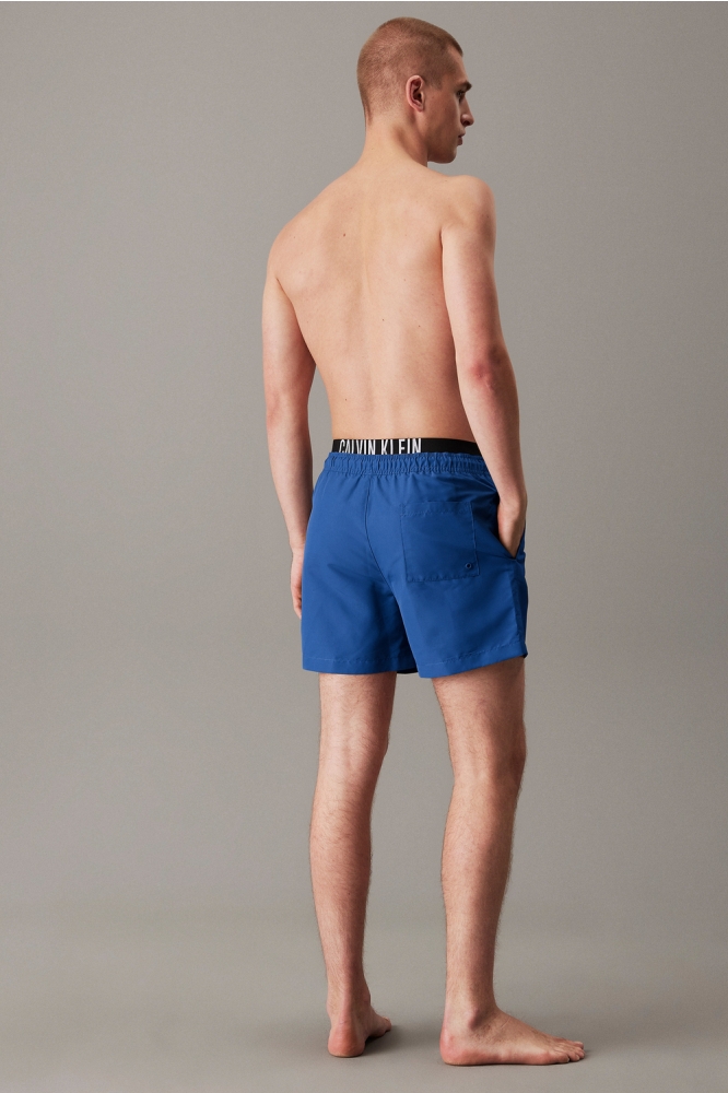 Calvin Klein blauwe heren korte broek | Model achteraanzicht