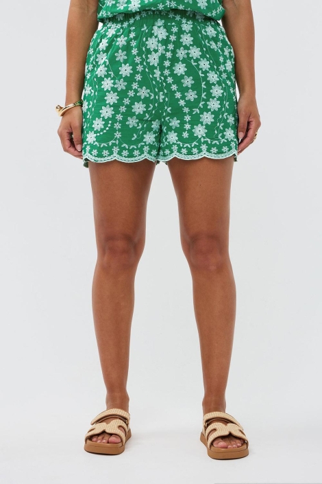 Ydence groene dames korte broek | Model vooraanzicht