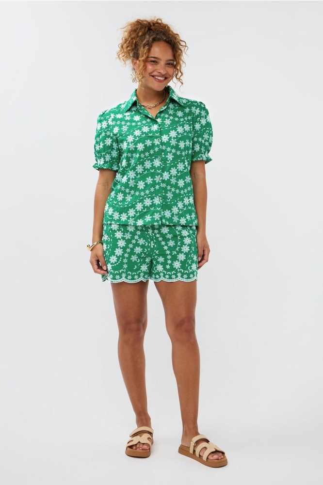 Ydence groene dames korte broek | Model