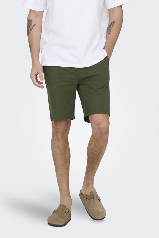 Only & Sons groene heren korte broek | Model vooraanzicht