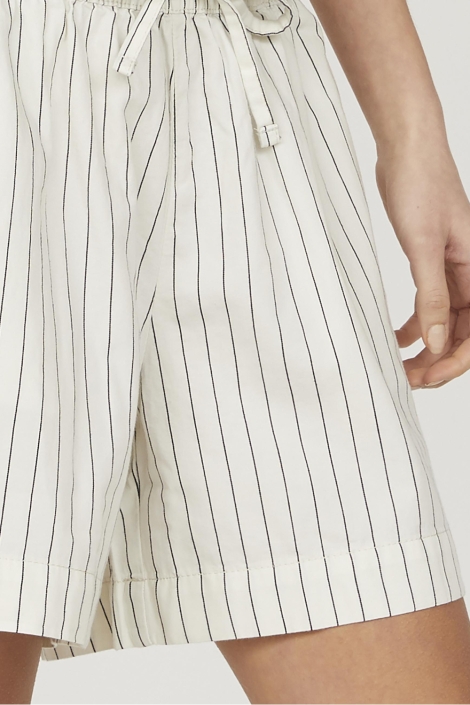 SisterS point beige dames korte broek | Close up