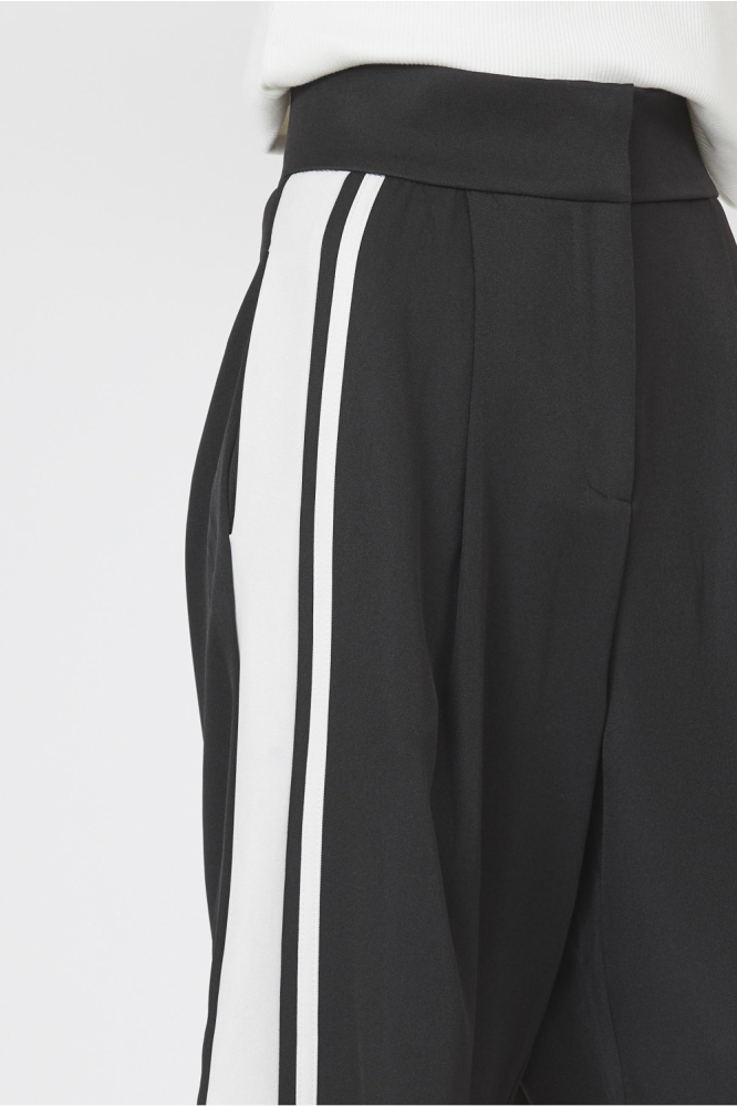 SisterS point zwarte dames korte broek | Close up