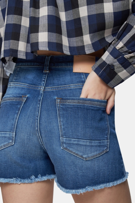 LTB blauwe dames korte broek | Model achteraanzicht