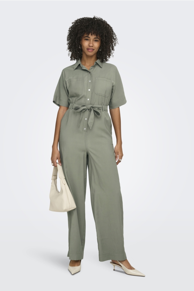 Only groene dames jumpsuit | Model vooraanzicht