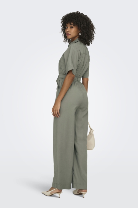 Only groene dames jumpsuit | Model achteraanzicht