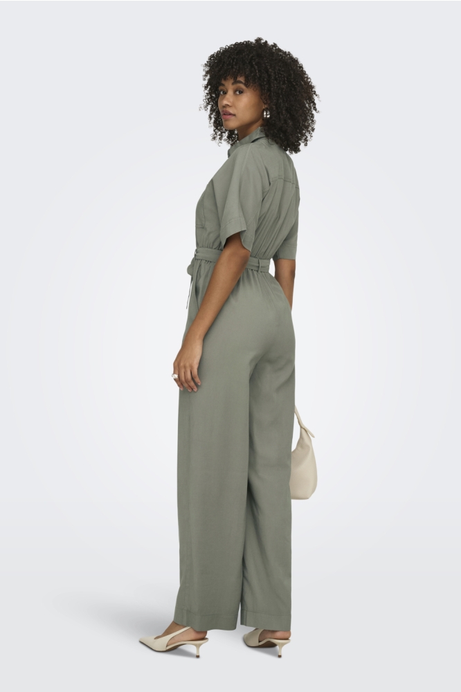 Only groene dames jumpsuit | Model achteraanzicht