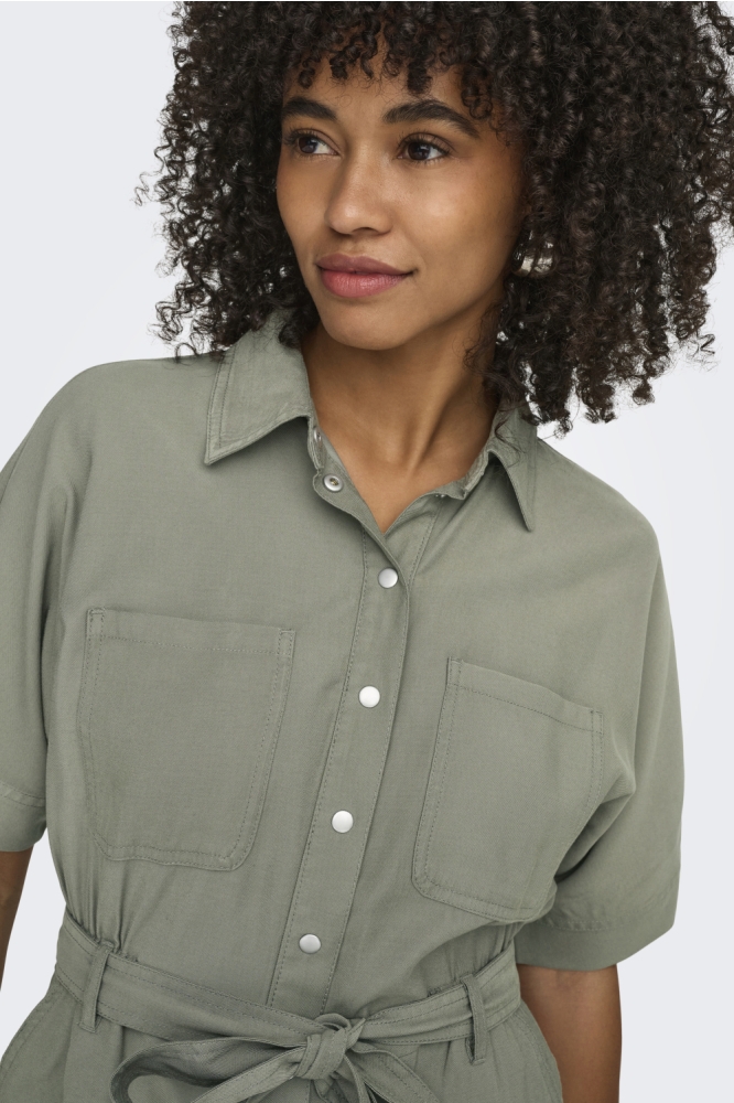 Only groene dames jumpsuit | Close up