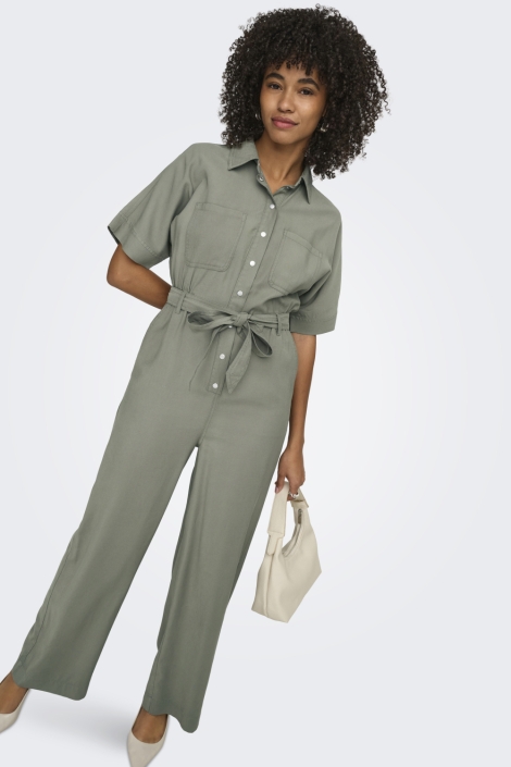 Only groene dames jumpsuit | Model vooraanzicht