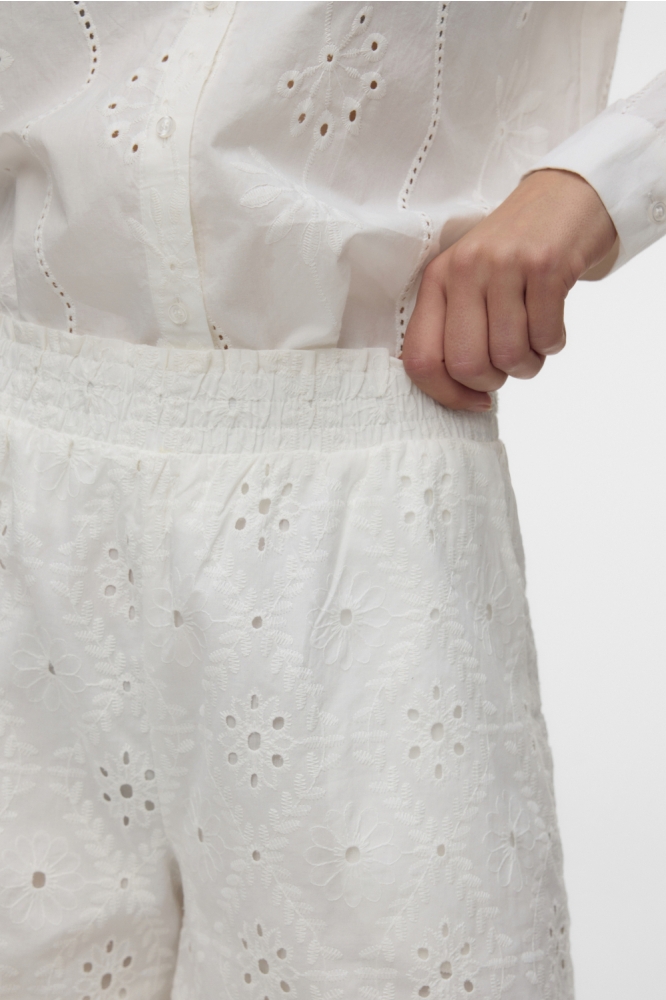 Vero Moda witte dames korte broek | Close up