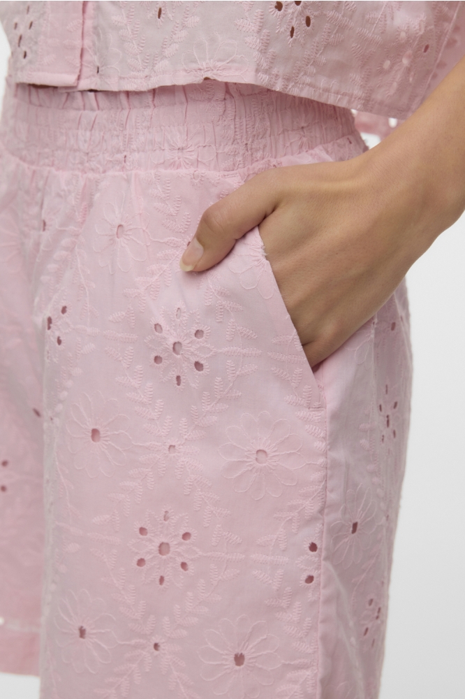 Vero Moda roze dames korte broek | Close up