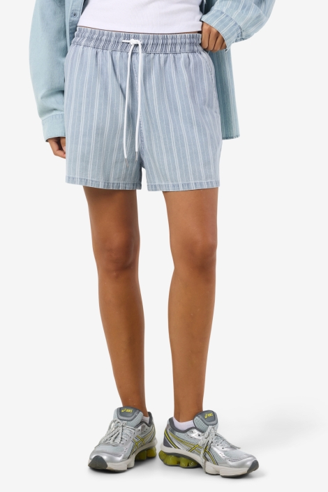 Noisy may blauwe dames korte broek | Model vooraanzicht