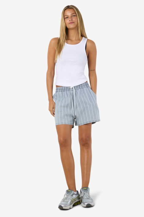 Noisy may blauwe dames korte broek | Model