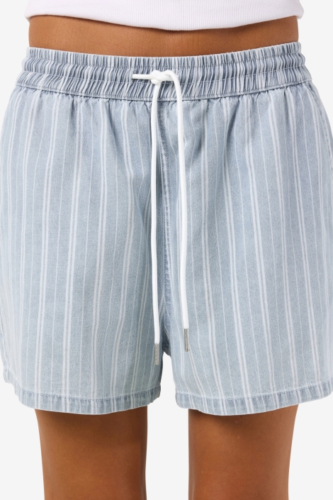 Noisy may blauwe dames korte broek | Model vooraanzicht