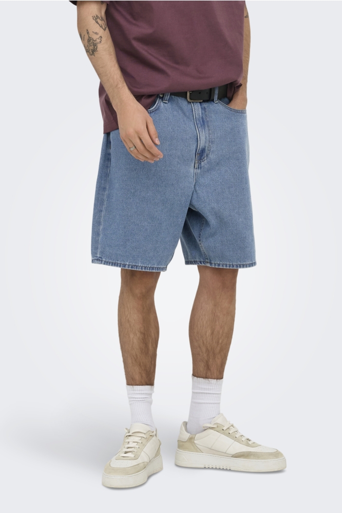 Only & Sons blauwe heren korte broek | Model vooraanzicht