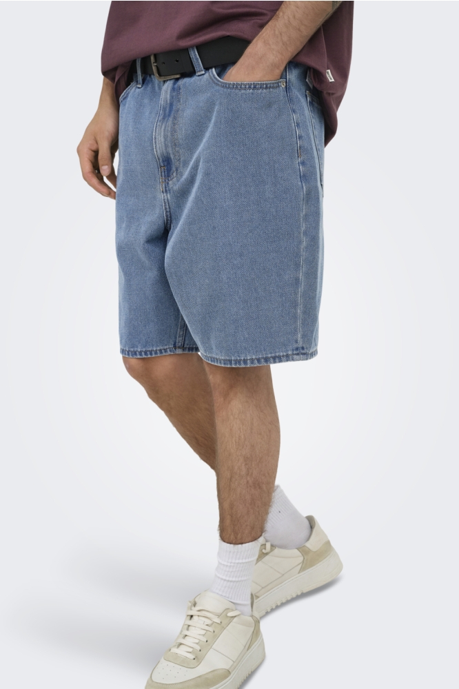 Only & Sons blauwe heren korte broek | Model zijaanzicht