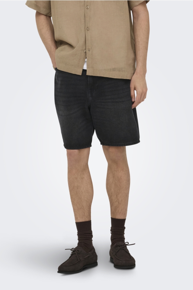 Only & Sons zwarte heren korte broek | Model vooraanzicht