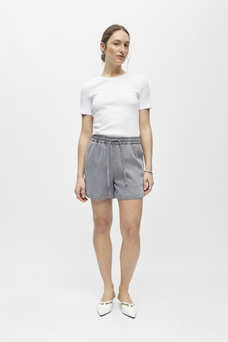 Object grijze dames korte broek | Model