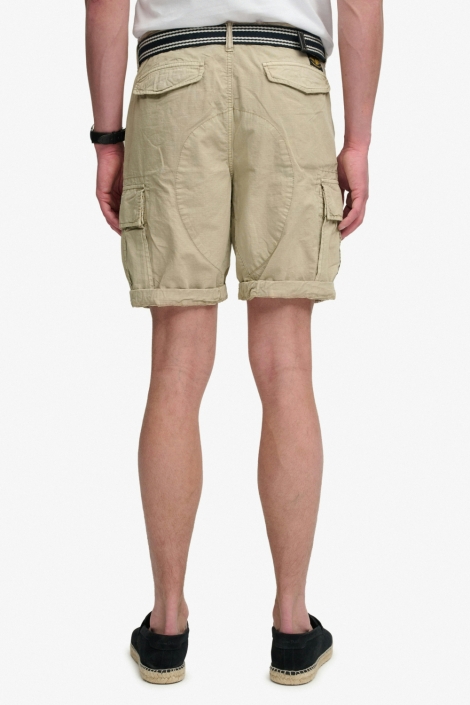 Superdry beige heren korte broek | Model achteraanzicht