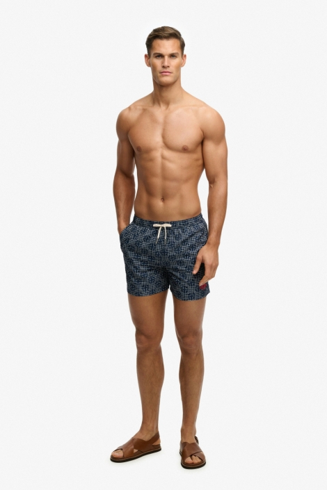 Superdry blauwe heren korte broek | Model vooraanzicht