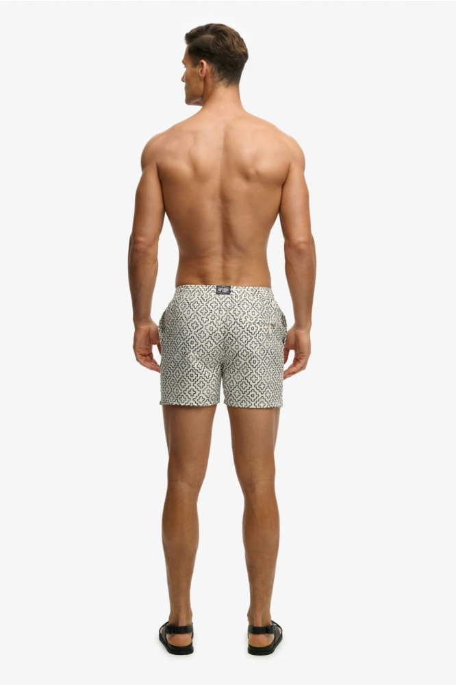 Superdry beige heren korte broek | Model achteraanzicht