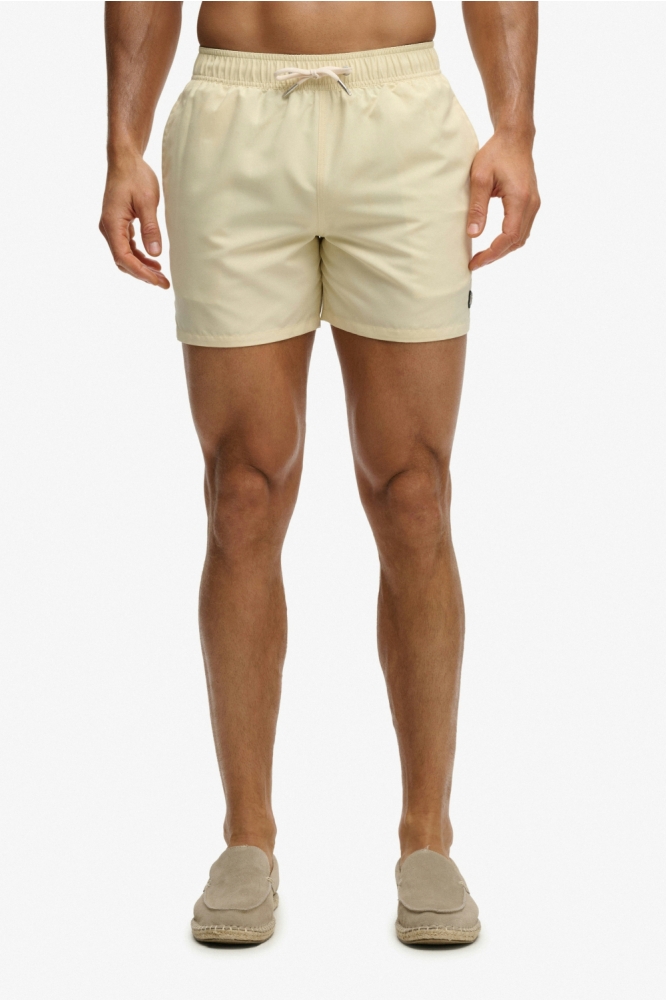 Superdry gele heren korte broek | Model vooraanzicht