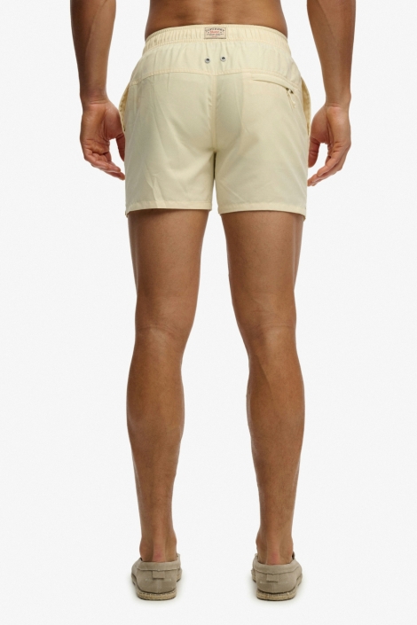 Superdry gele heren korte broek | Model achteraanzicht