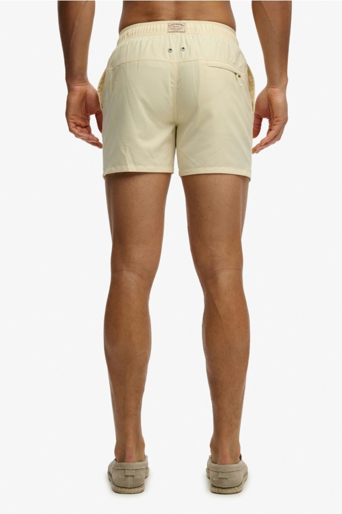 Superdry gele heren korte broek | Model achteraanzicht