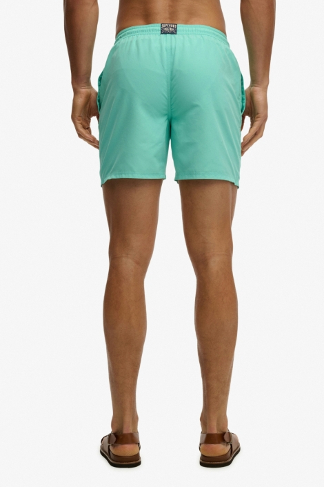 Superdry groene heren korte broek | Model achteraanzicht