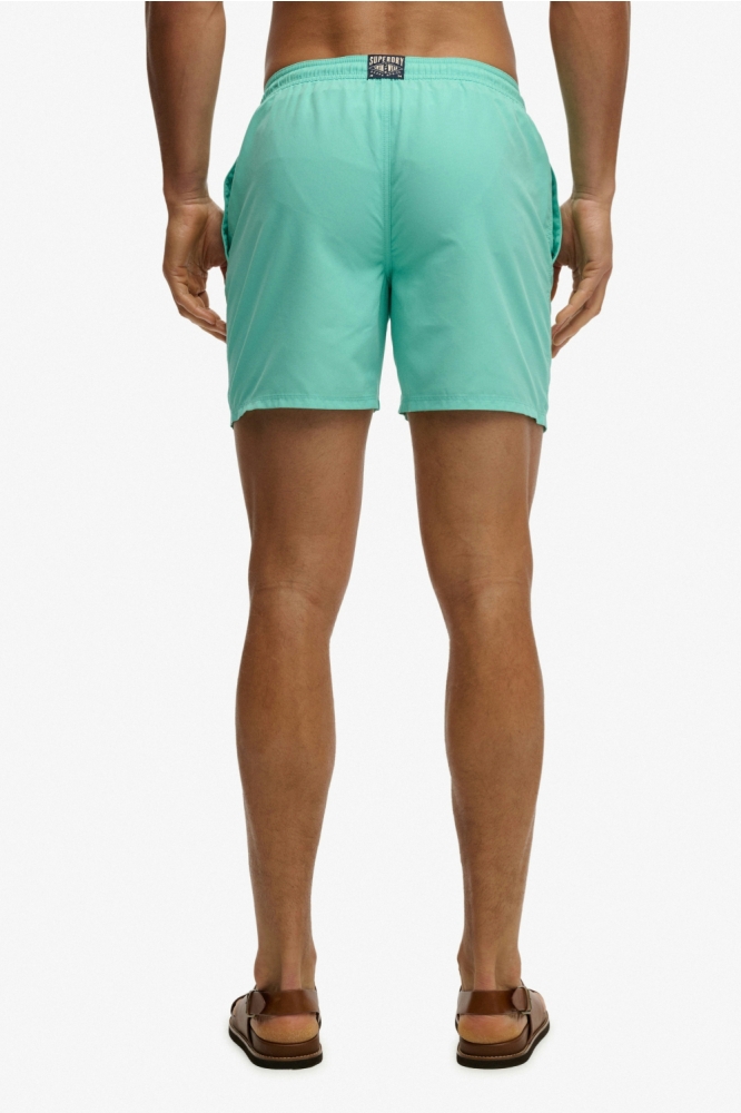 Superdry groene heren korte broek | Model achteraanzicht