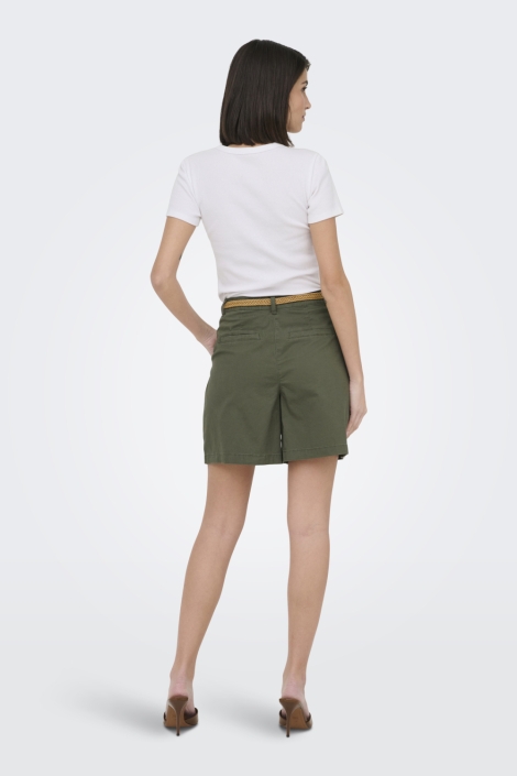 Jacqueline de Yong groene dames korte broek | Model