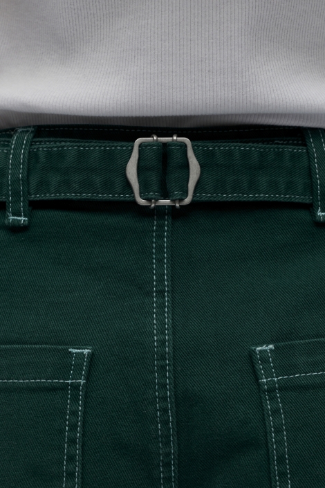 Object groene dames korte broek | Close up