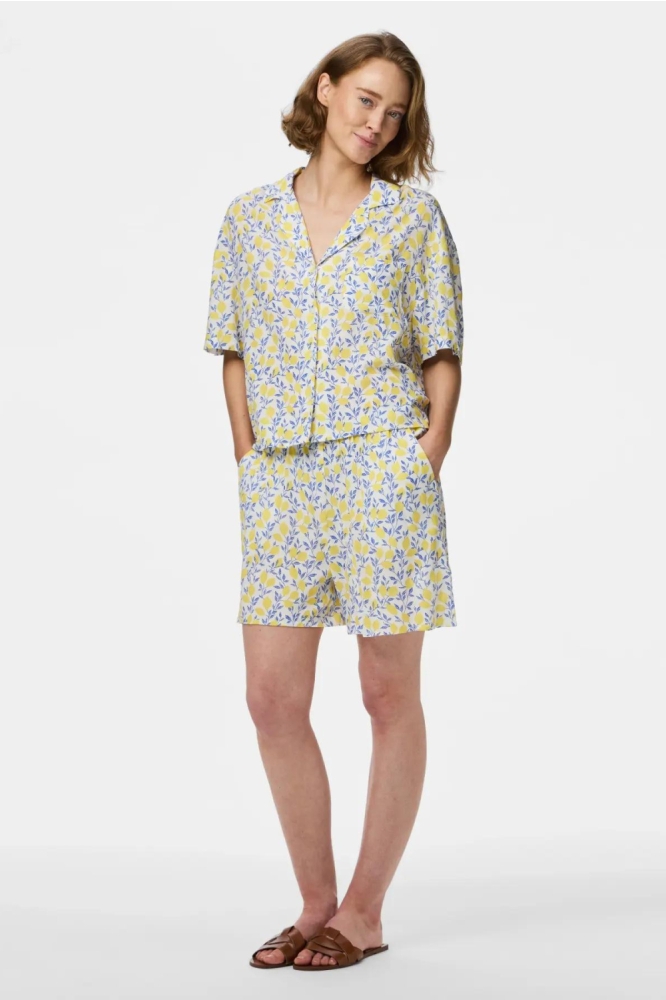 Pieces witte dames korte broek | Model