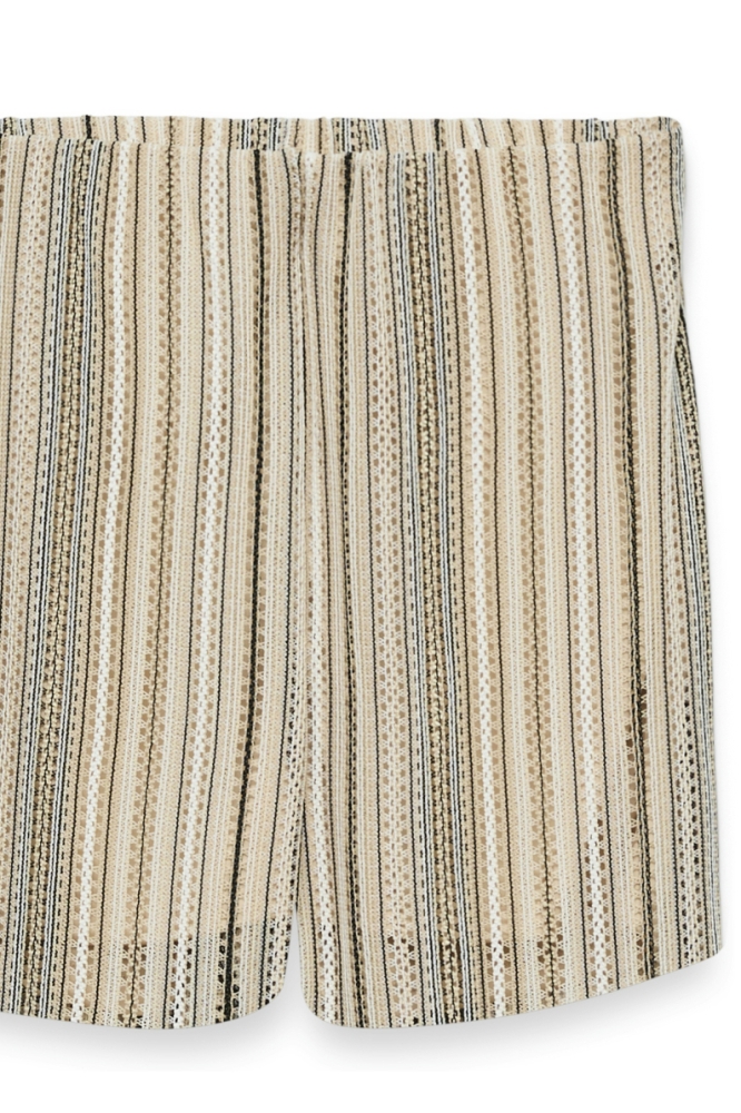 Vero Moda zand dames korte broek | Close up