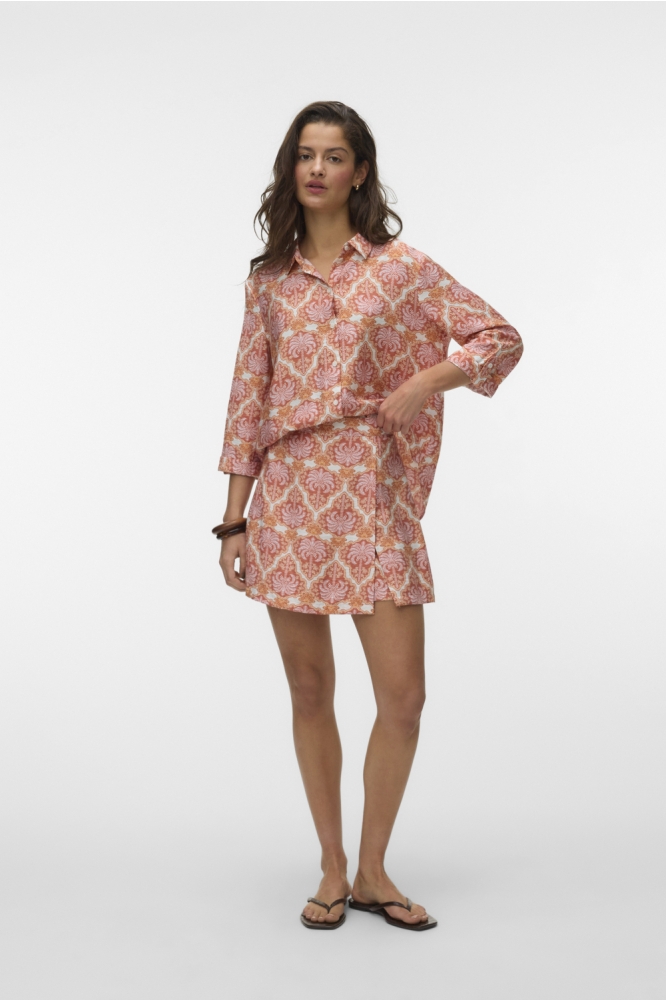 Vero Moda oranje dames korte broek | Model
