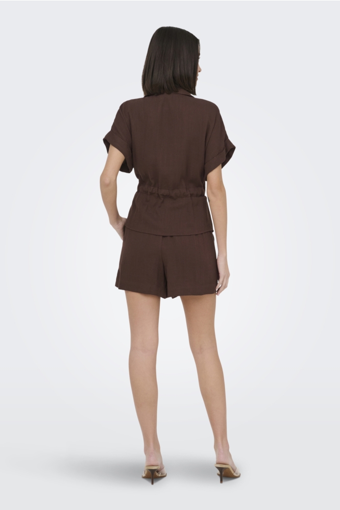 Jacqueline de Yong bruine dames korte broek | Model achteraanzicht