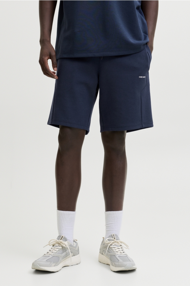 Jack & Jones blauwe heren korte broek | Model vooraanzicht