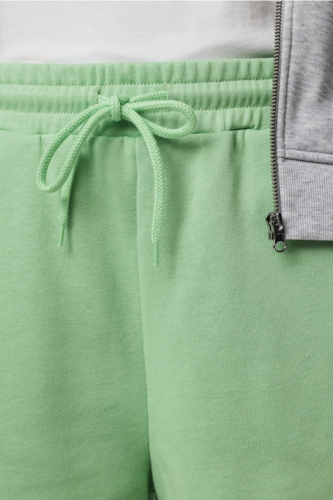 Pieces groene dames korte broek | Close up
