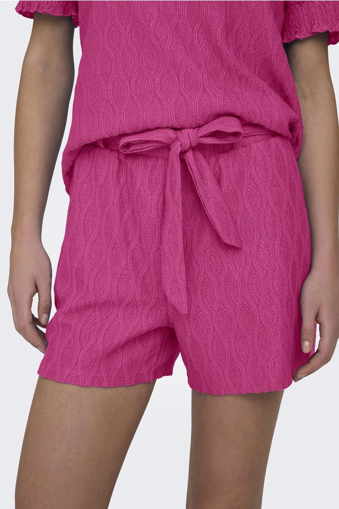 Only roze dames korte broek | Model vooraanzicht