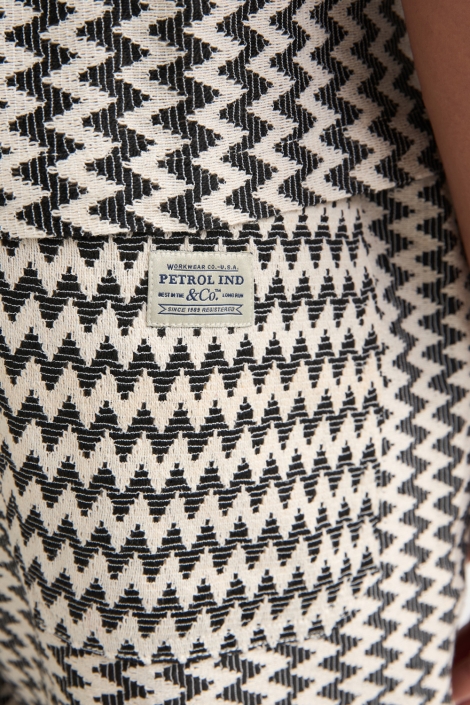 Petrol Industries witte heren korte broek | Close up