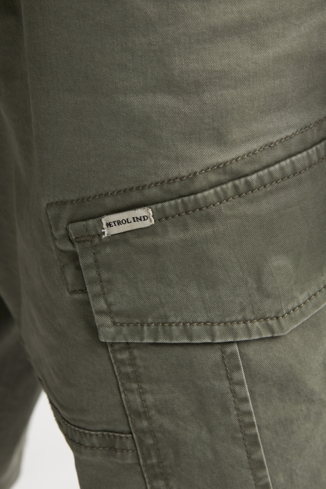 Petrol Industries groene heren korte broek | Close up