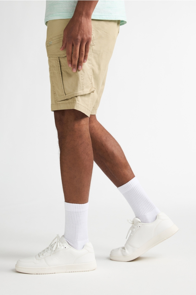 Petrol Industries zand heren korte broek | Model achteraanzicht