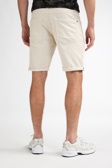 Petrol Industries ecru heren korte broek | Model achteraanzicht
