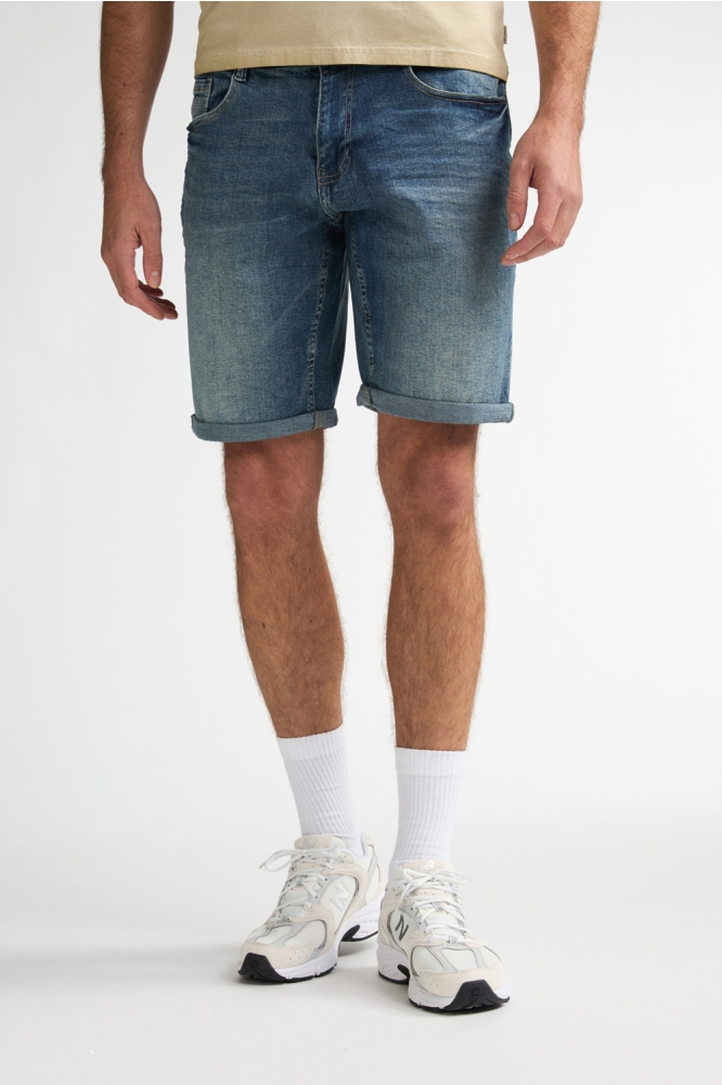 Petrol Industries blauwe heren korte broek | Model vooraanzicht