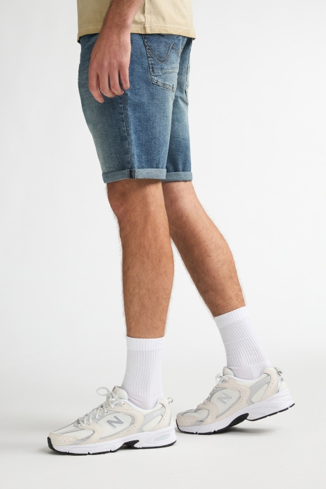 Petrol Industries blauwe heren korte broek | Model zijaanzicht