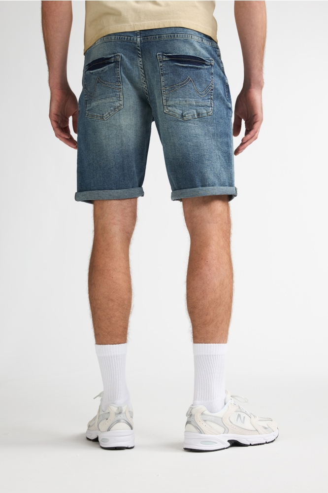 Petrol Industries blauwe heren korte broek | Model achteraanzicht