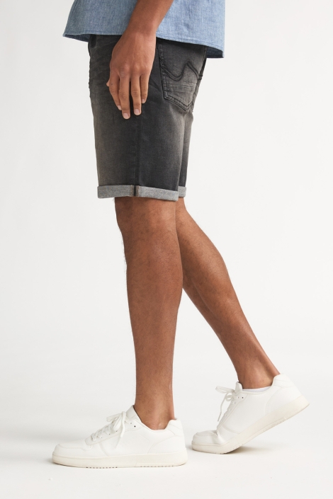 Petrol Industries zwarte heren korte broek | Model zijaanzicht