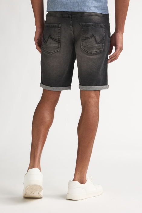 Petrol Industries zwarte heren korte broek | Model achteraanzicht