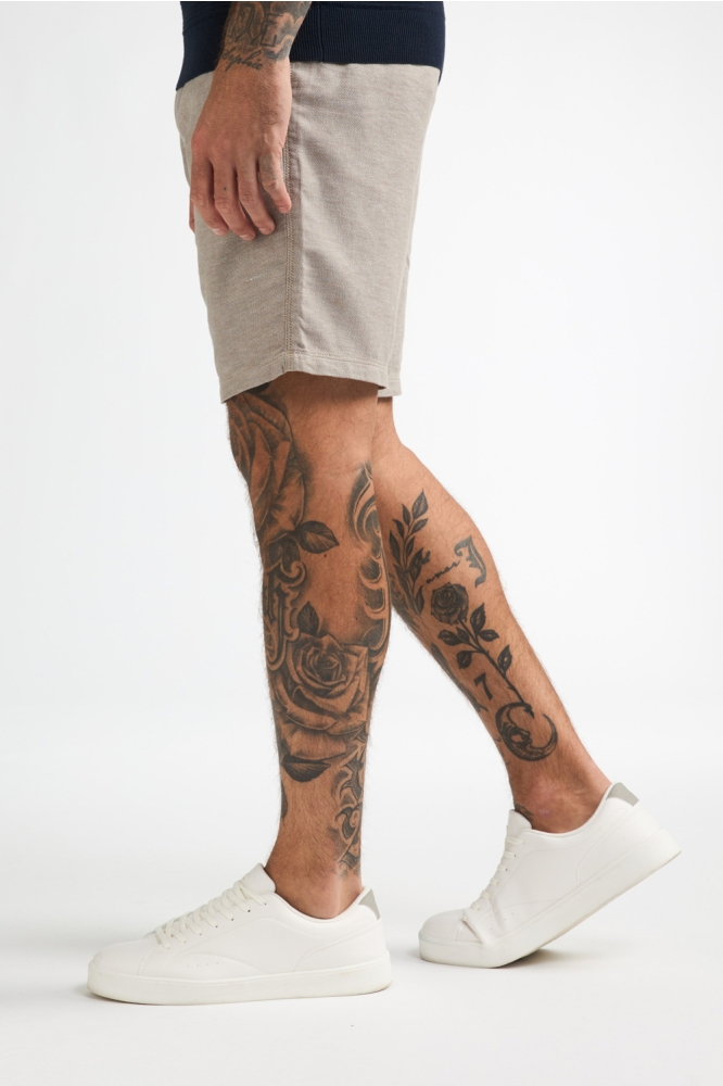 Petrol Industries zand heren korte broek | Model zijaanzicht